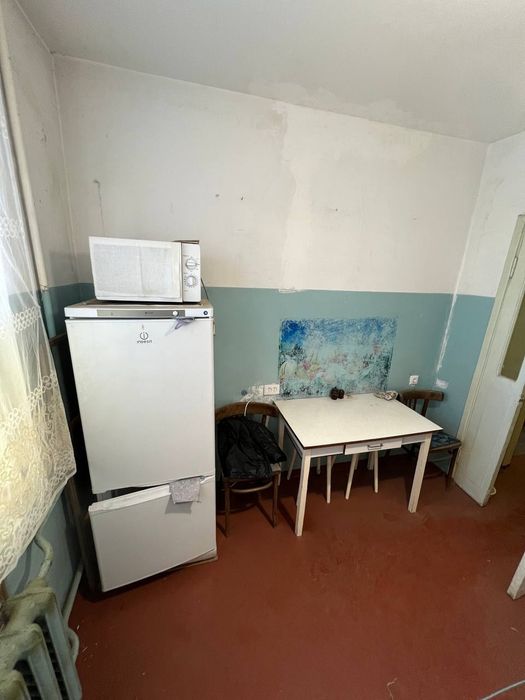 Продаётся 4-комнатная квартира под ремонт, Черноморск.