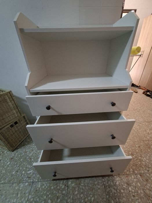 HAUGA Cómoda 3 gavetas + prateleira