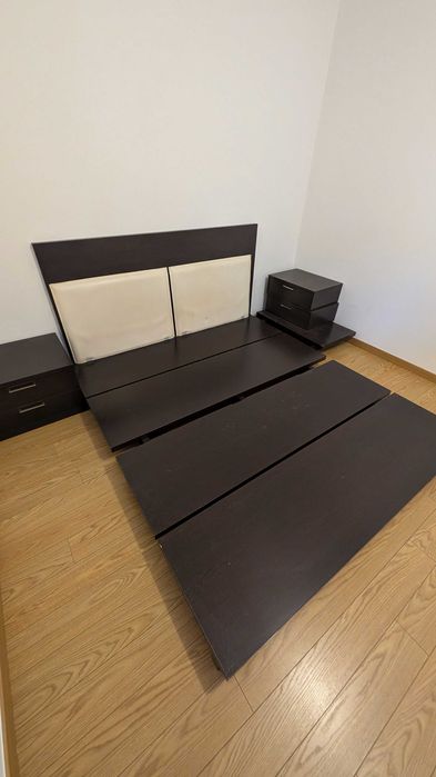Cama em madeira - Estilo tatami japonês (Acompanha 2 criados-mudos)