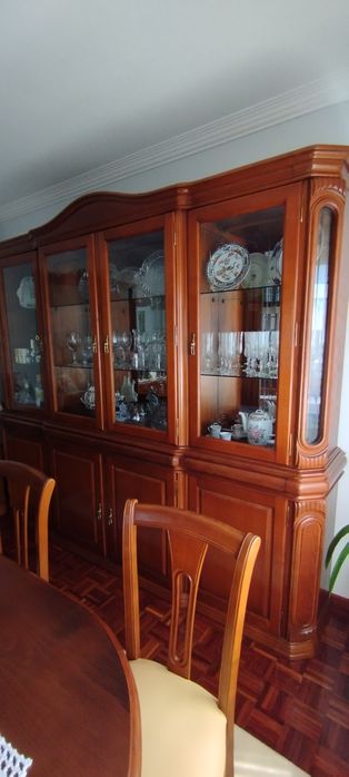 Móvel de sala/ Cristaleira em cerejeira