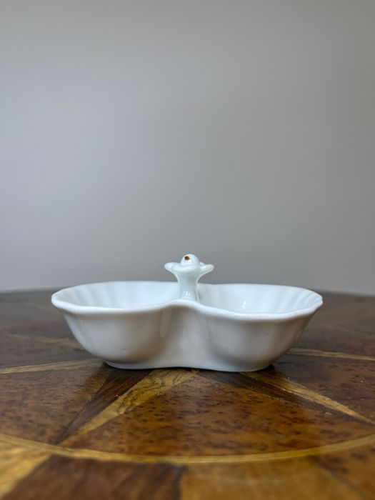 Porcelanowa solniczka pieprzniczka Karolina. Kabarecik z lat 70