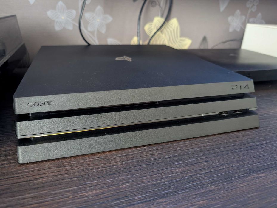 Playstation 4 Pro 1TB - PS4 Pro | 4k 120Hz  bardzo ładna + pad + GRAN TURISMO