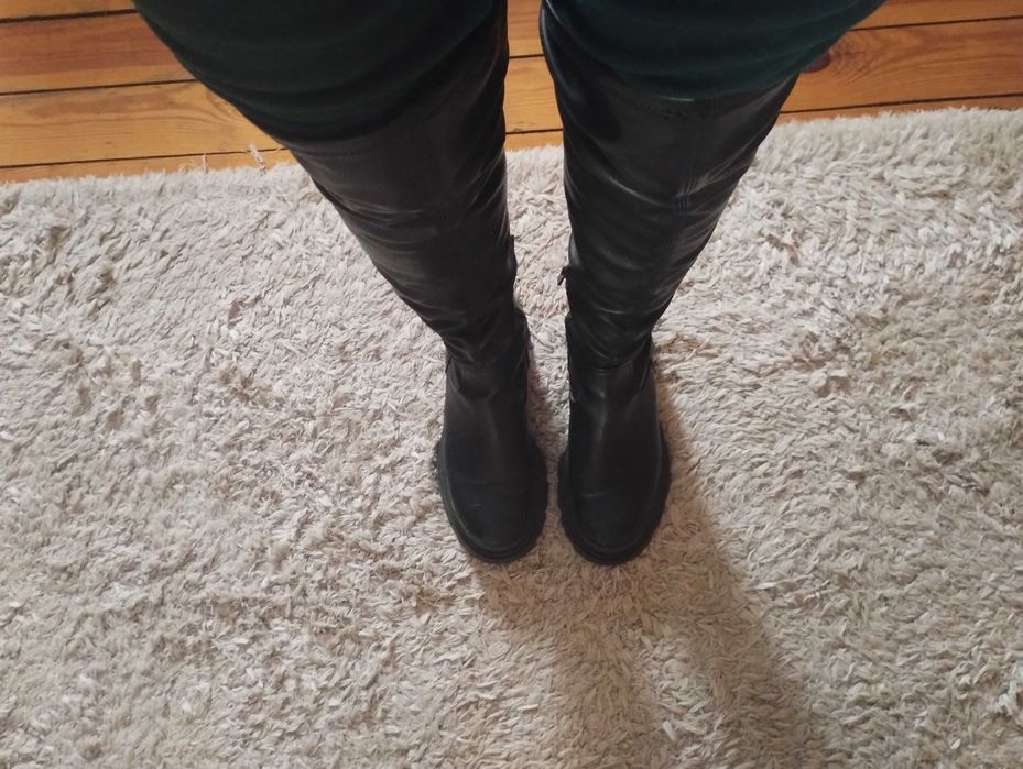 Czarne kozaki zimowe trapery