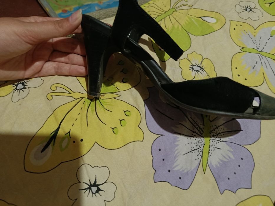 Замшеві босоніжки