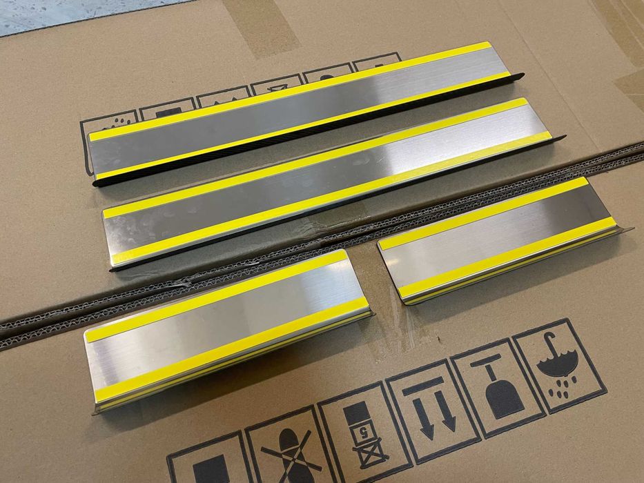 Накладки на пороги Opel Zafira C с 2011 Нержавейка в карбоне