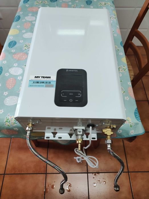 Esquentador a Gás Natural/ Novo/ 12Lmint/ 300€