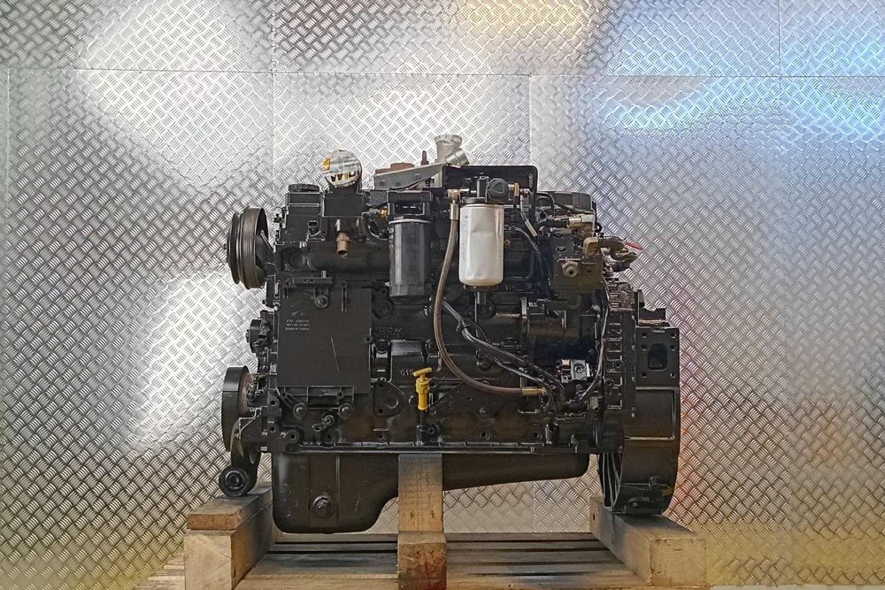 Silnik spalinowy - Komatsu SA6D107E-1