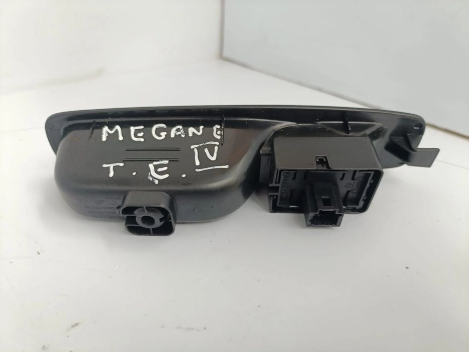 Comando / botão / interruptor vidros trás esquerdo RENAULT Megane IV G