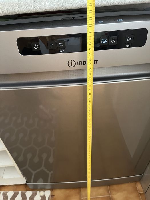 Máquina de Lavar Loiça Indesit Inox  - como nova