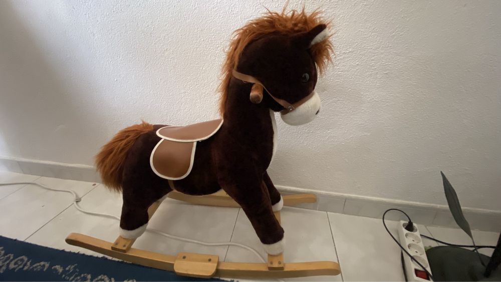 Cavalinho de madeiro criança