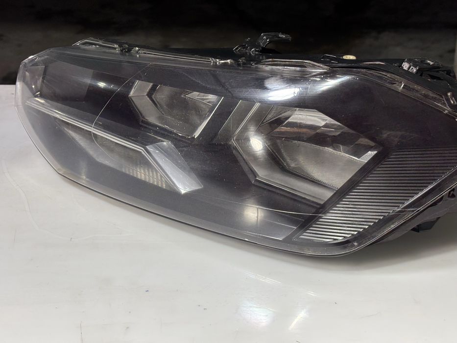 Farol Dianteiro Esquerdo Original Valeo / Volkswagen Polo VI AW (2017–2021)