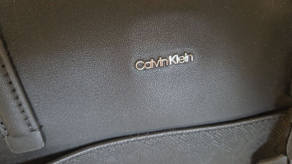 Продам  сумку Calvin Klein. Оригінал