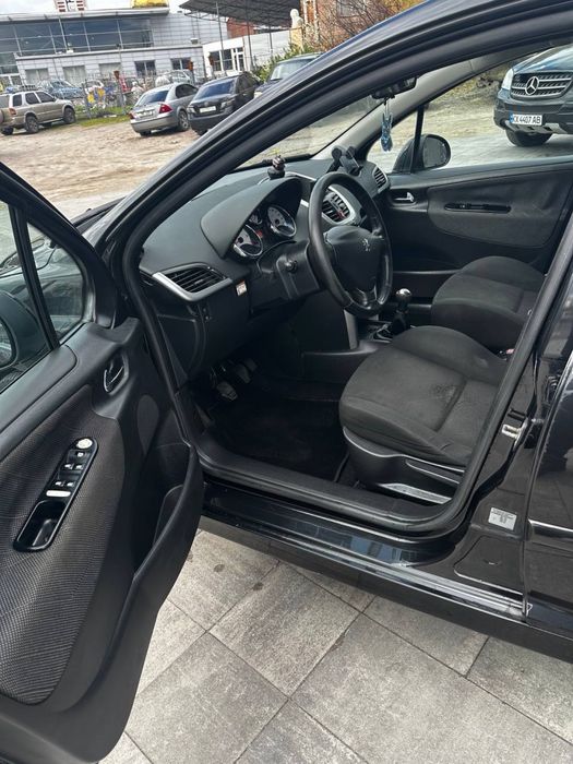 Продам авто Peugeot 207 с панорамой