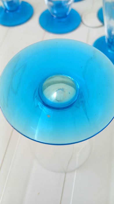 Lote de 30 Copos Vintage com Base Azul (Estilo Retro / Mid-Century)