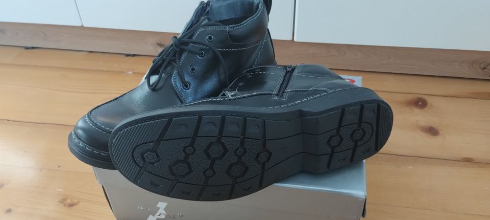 Buty zimowe męskie, skórzane 45