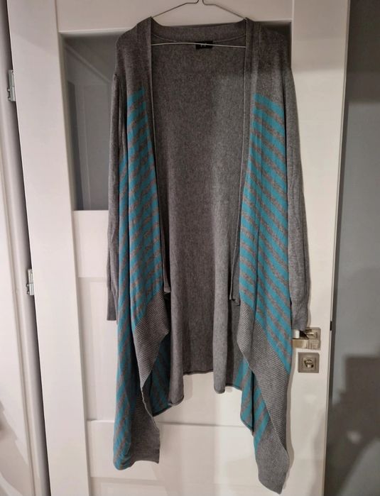 Sweter asymetrycznym F&F