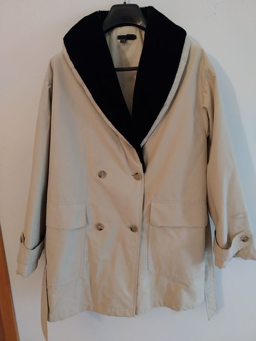 Gabardina marca  Zara