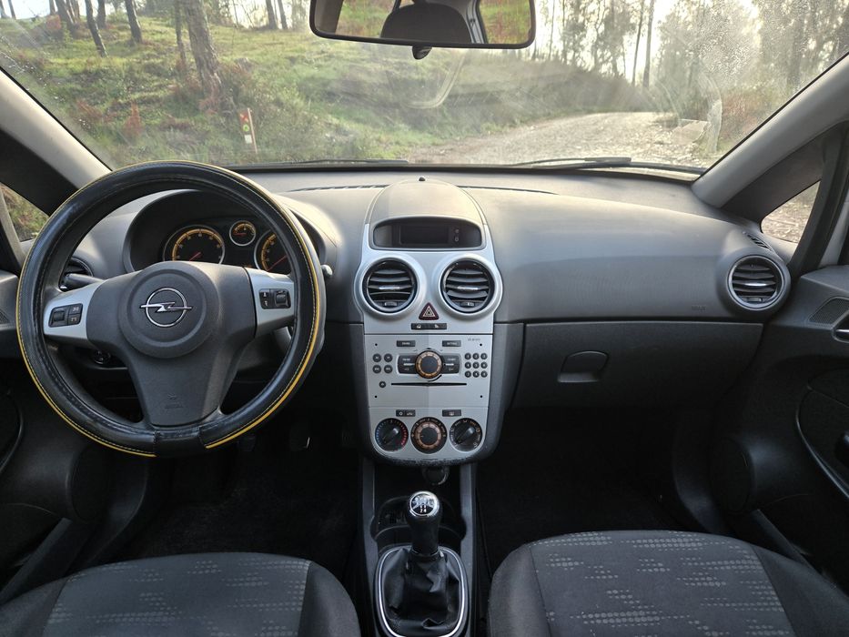 Carro revisado em excelente estado, só teve um dono.