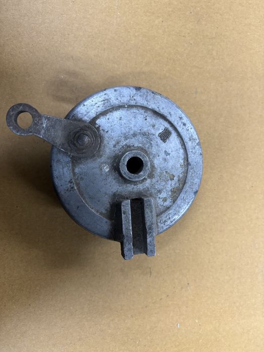 Szczękotrzymacz koła motorynka