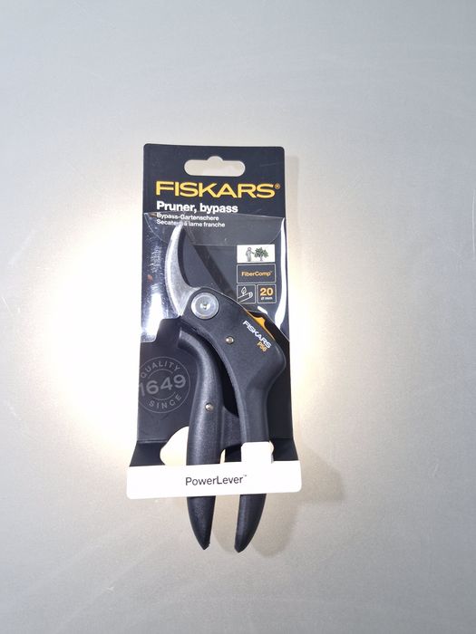 Sekator dźwigniowy nożycowy Fiskars PowerLever P56.