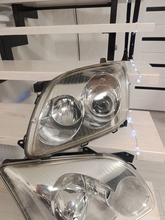 Фари Тойота Авенсіс Т25