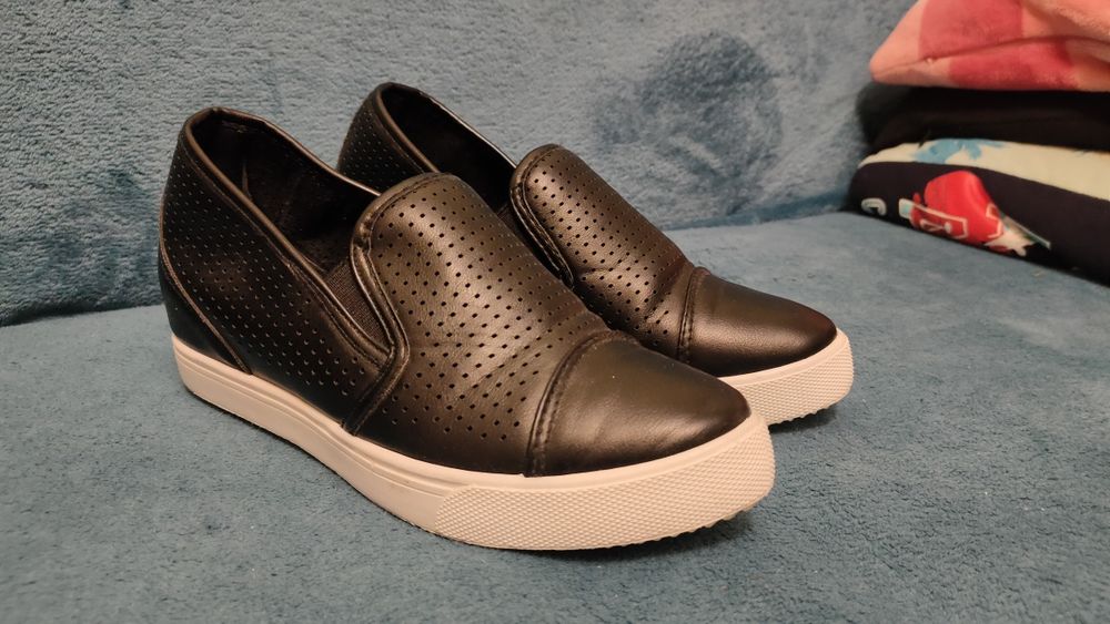 Buty na koturnie