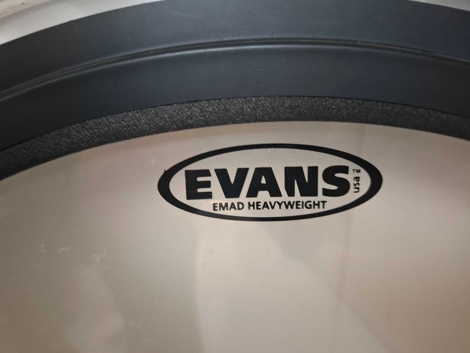 Pele  p/bombo 24" - Evans Emad