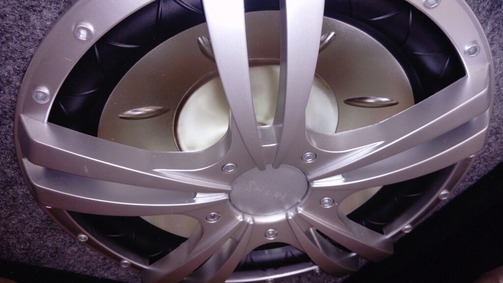 Subwoofers 12" 1200W 500RMS novos com caixa