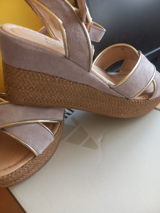 Buty damskie Venturiini