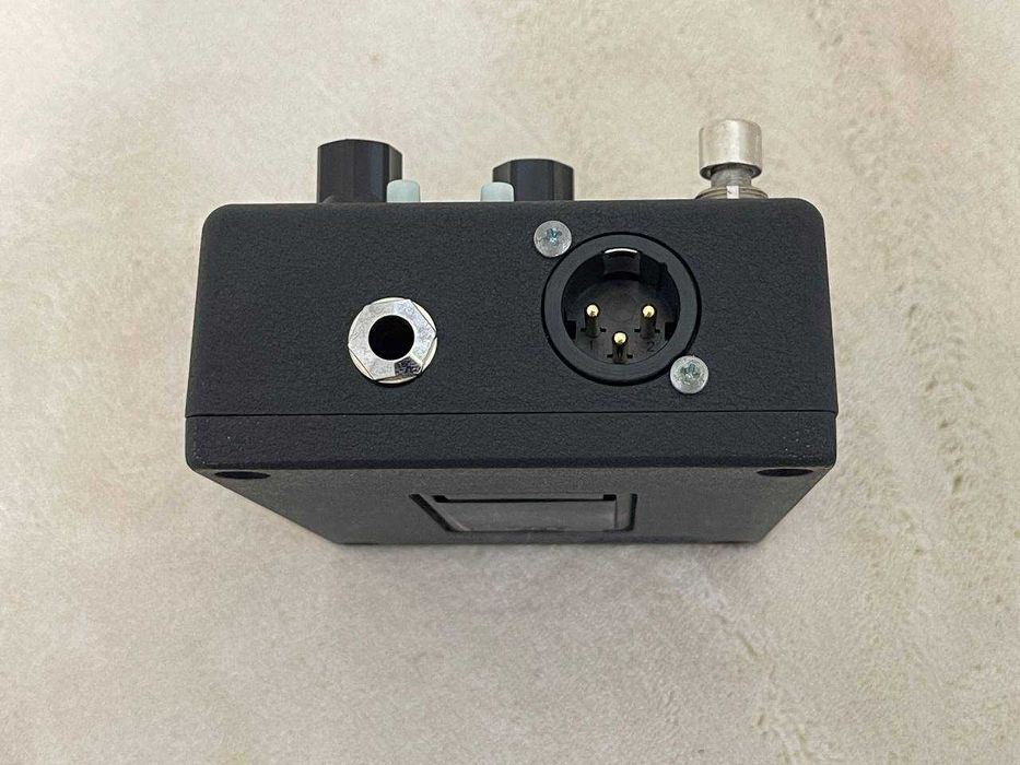 Педаль ефектів преамп для бас-гітари (M80) MXR BASS D. I.+