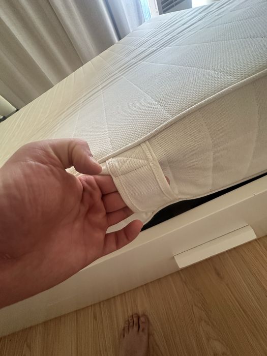 Cama com gavetas