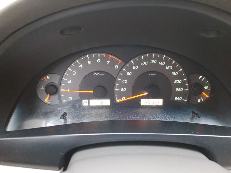 Toyota Camry40          2.4 GAZ-BENZ