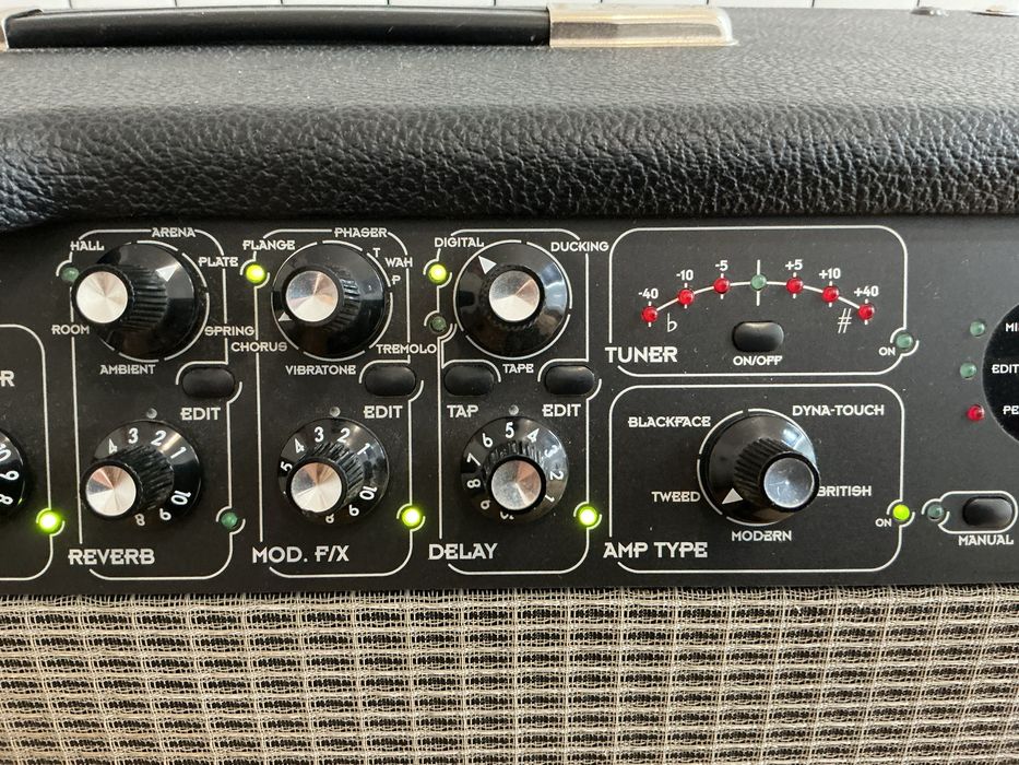 Fender Cyber-Deluxe 65W (C/ Pedal 4-Botões) – Raro/Vintage Digital