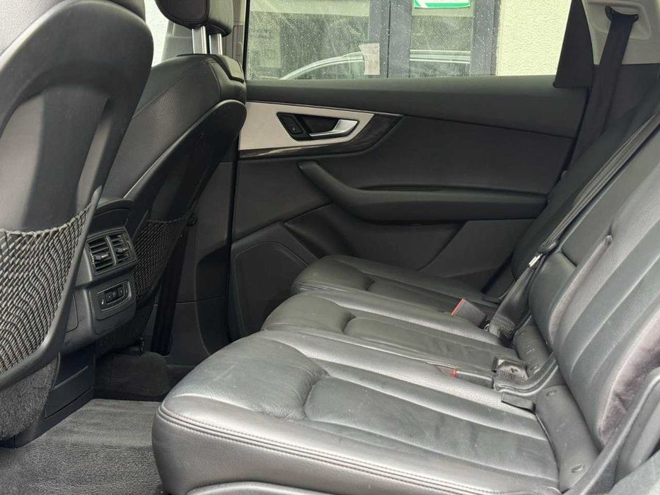 Автомобіль Audi Q7
