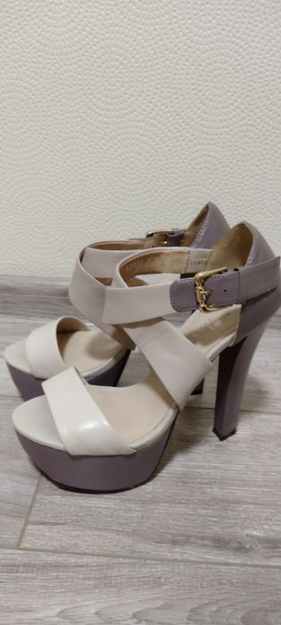 Шкіряні босоніжки