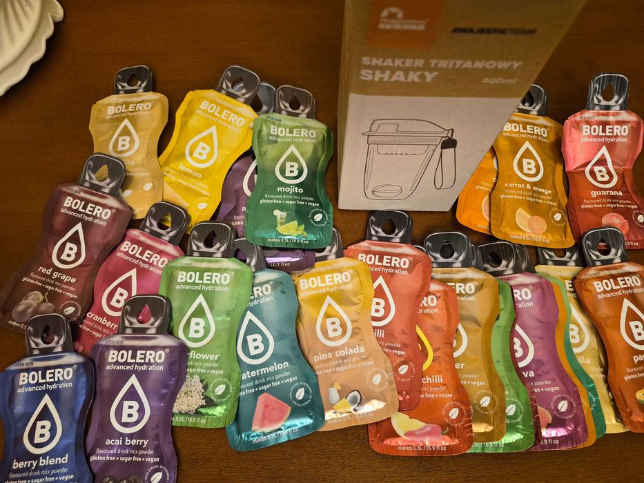 Shaker tritanowy butelka 400 ml + napoje w proszku Bolero Advanced Hydration