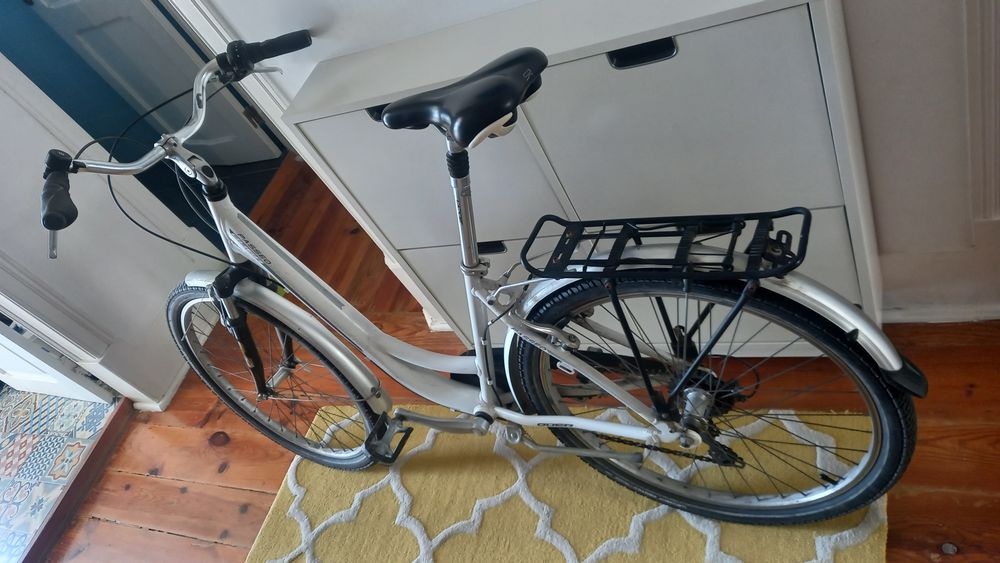 Bicicleta leve e em ótima condição QÜER