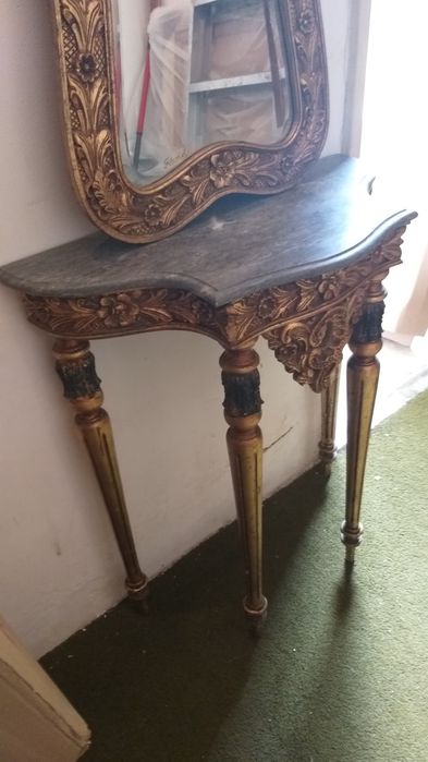 Mesa com espelho entrada