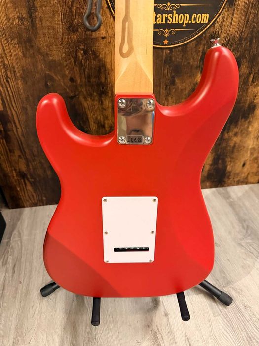 Guitarra Squier Stratocaster Debut Dakota Red