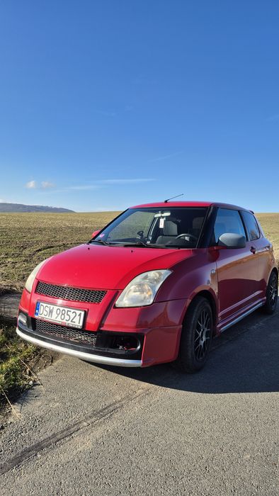 Suzuki Swift III 1.3  68 kW  2005
