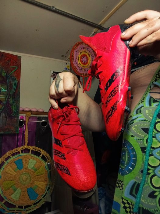 Chuteiras Adidas Predator vermelhas – bom estado