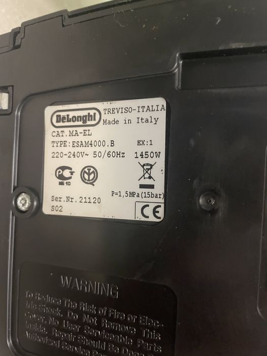 Ekspres ciśnieniowy De Longhi ESAM 4000 magnifica 1450W 15bar