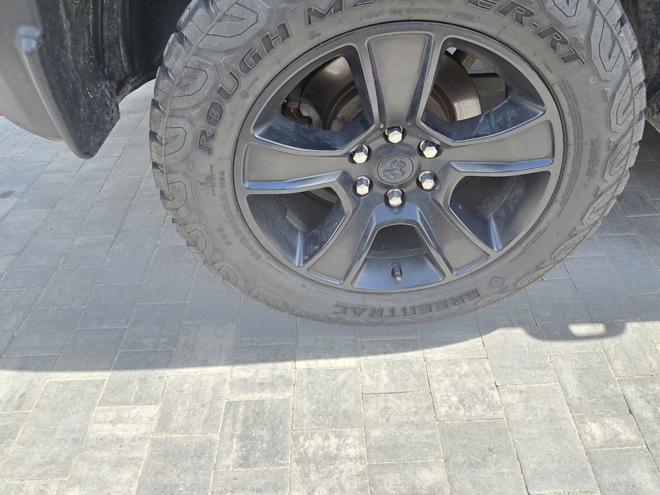 Alufelgi  z oponami ram 1500 20 cali 33x12.50 r20