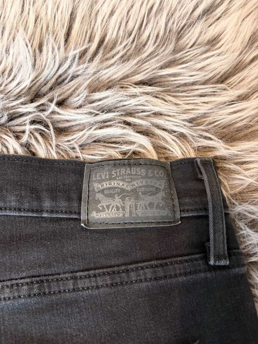 Jeansy Levi's 720 High Rise Super Skinny W31 czarne przetarcia dziury