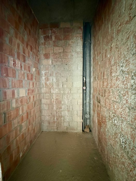 Продаж просторої 2-кімнатної квартири в Новобудові.