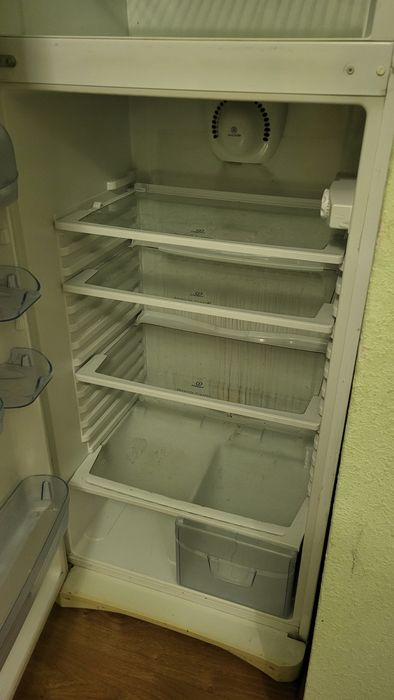 Терміново! Продам холодильник Indesit