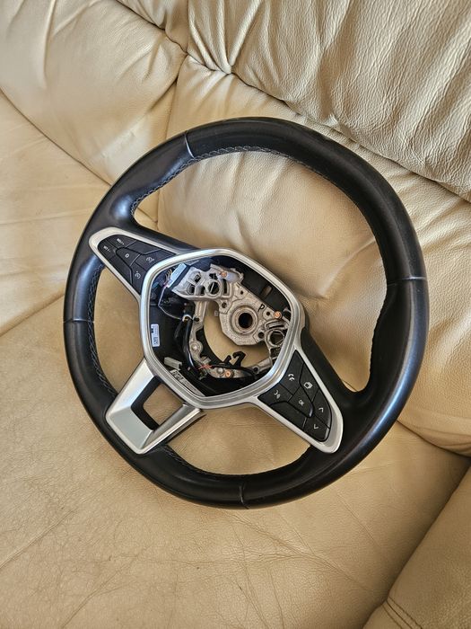 Renault clio 5 volante em pele