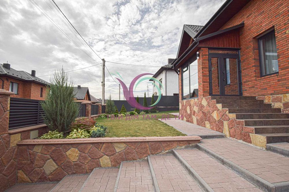 5-к. будинок 176 м2 з власним подвір’ям за вул. Гузара