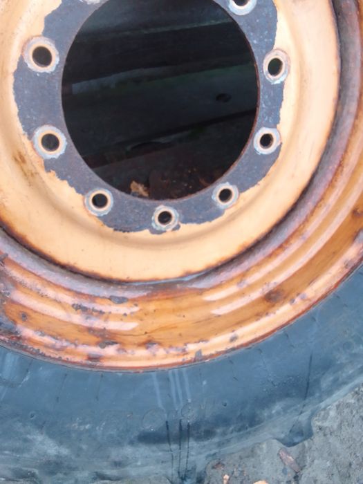 Opony do koparko-ładowarki