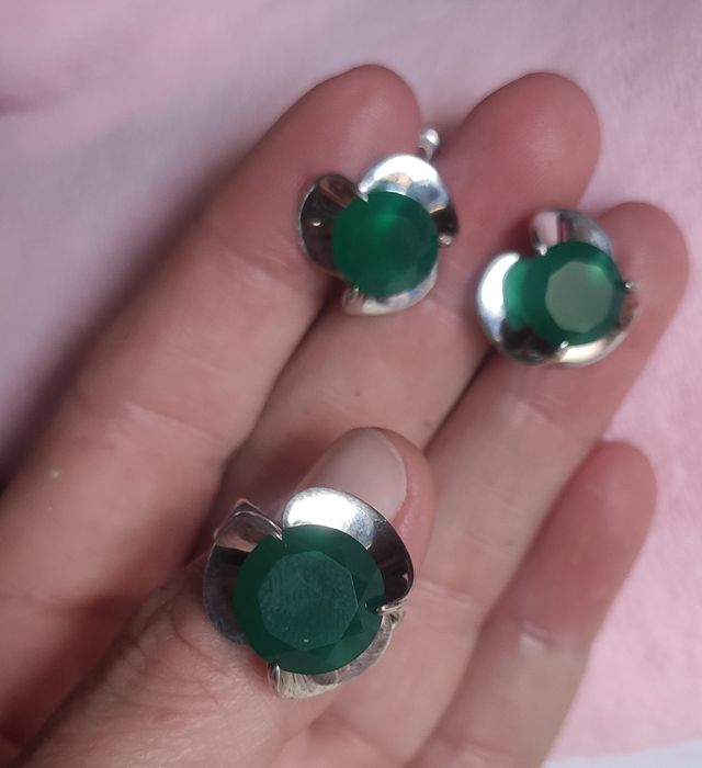 Невероятный серебряный комплект/набор с натуральным зелёным агатом.925